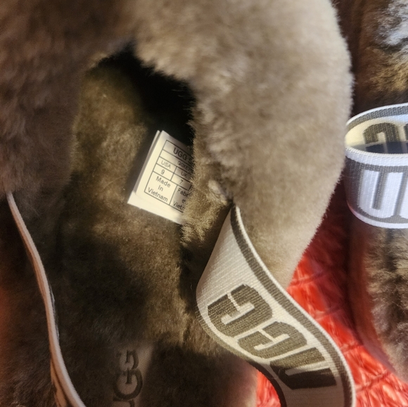 UGG Women's Fluff Yeah Slipper Burnt Olive size 9 - Picture 3 of 5